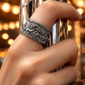 *NEW* Alloy Rotating Horse Ring